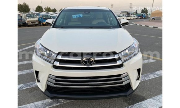 Nunua Imported Toyota Highlander Nyeupe Gari ndani ya Import - Dubai nchini Cabo Delgado Nunua Imported Toyota Highlander Nyeupe Gari ndani ya Import - Dubai nchini Cabo Delgado