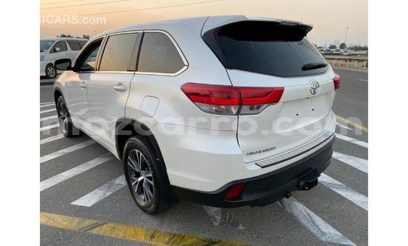 Nunua Imported Toyota Highlander Nyeupe Gari ndani ya Import - Dubai nchini Cabo Delgado Nunua Imported Toyota Highlander Nyeupe Gari ndani ya Import - Dubai nchini Cabo Delgado
