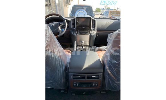 Nunua Imported Toyota Land Cruiser Nyeupe Gari ndani ya Import - Dubai nchini Cabo Delgado Nunua Imported Toyota Land Cruiser Nyeupe Gari ndani ya Import - Dubai nchini Cabo Delgado