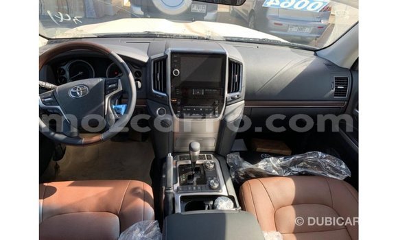 Nunua Imported Toyota Land Cruiser Nyeupe Gari ndani ya Import - Dubai nchini Cabo Delgado Nunua Imported Toyota Land Cruiser Nyeupe Gari ndani ya Import - Dubai nchini Cabo Delgado