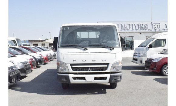 Comprar Importar Mitsubishi Canter Branco Caminhão em Import - Dubai em Cabo Delgado
