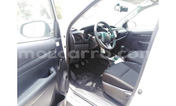 Comprar Importar Toyota Hilux Branco Carro em Import - Dubai em Cabo Delgado Comprar Importar Toyota Hilux Branco Carro em Import - Dubai em Cabo Delgado