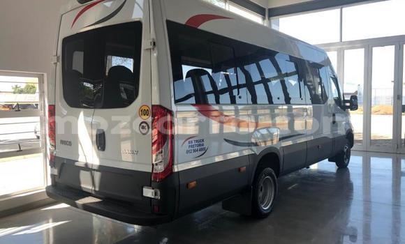 Comprar Usado Iveco Daily Branco Caminhão em Beira em Sofala Comprar Usado Iveco Daily Branco Caminhão em Beira em Sofala