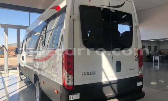 Comprar Usado Iveco Daily Branco Caminhão em Beira em Sofala Comprar Usado Iveco Daily Branco Caminhão em Beira em Sofala
