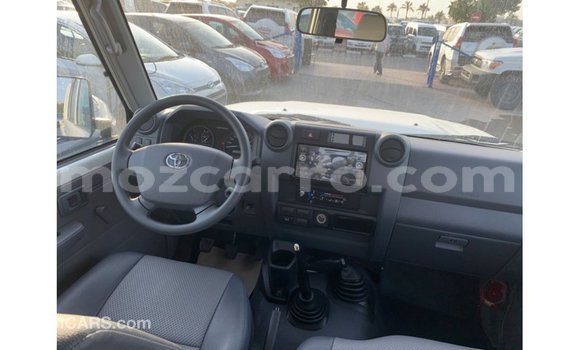 Comprar Importar Toyota Land Cruiser Branco Carro em Import - Dubai em Cabo Delgado Comprar Importar Toyota Land Cruiser Branco Carro em Import - Dubai em Cabo Delgado