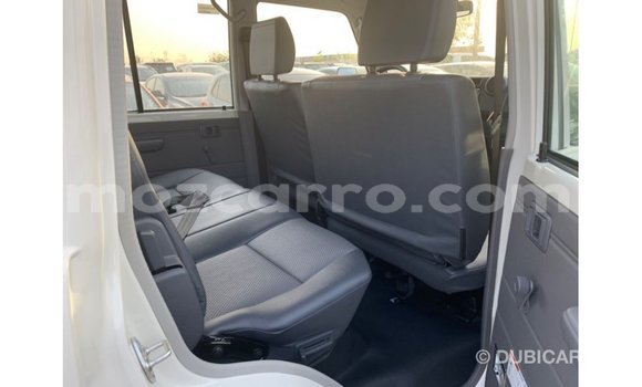 Comprar Importar Toyota Land Cruiser Branco Carro em Import - Dubai em Cabo Delgado Comprar Importar Toyota Land Cruiser Branco Carro em Import - Dubai em Cabo Delgado