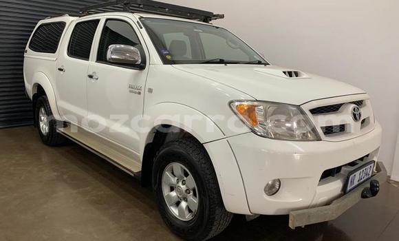 Tenga Tsaru Toyota Hilux Chena Mota in Gilé in Zambezia Tenga Tsaru Toyota Hilux Chena Mota in Gilé in Zambezia