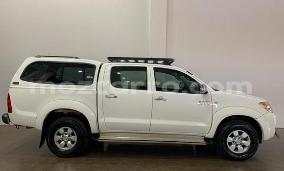 Tenga Tsaru Toyota Hilux Chena Mota in Gilé in Zambezia Tenga Tsaru Toyota Hilux Chena Mota in Gilé in Zambezia