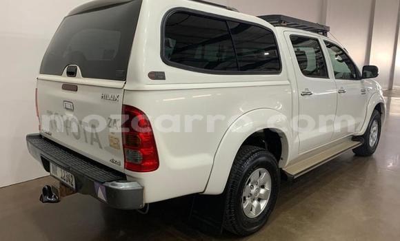 Tenga Tsaru Toyota Hilux Chena Mota in Gilé in Zambezia Tenga Tsaru Toyota Hilux Chena Mota in Gilé in Zambezia