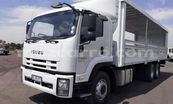 Comprar Usado Isuzu FTR 850 Branco Caminhão em Maputo em Maputo Comprar Usado Isuzu FTR 850 Branco Caminhão em Maputo em Maputo