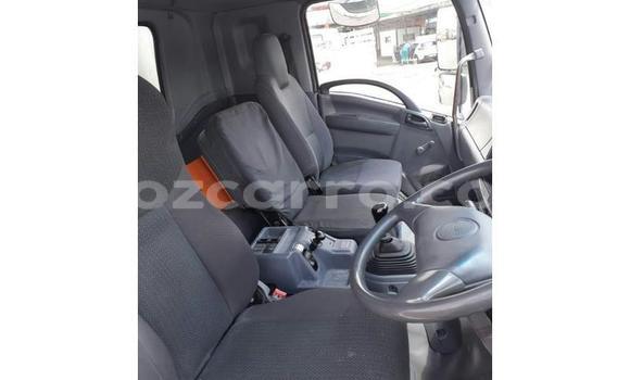 Comprar Usado Isuzu FTR 850 Branco Caminhão em Maputo em Maputo Comprar Usado Isuzu FTR 850 Branco Caminhão em Maputo em Maputo