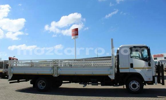 Comprar Usado Isuzu FTR 850 Branco Caminhão em Maputo em Maputo Comprar Usado Isuzu FTR 850 Branco Caminhão em Maputo em Maputo