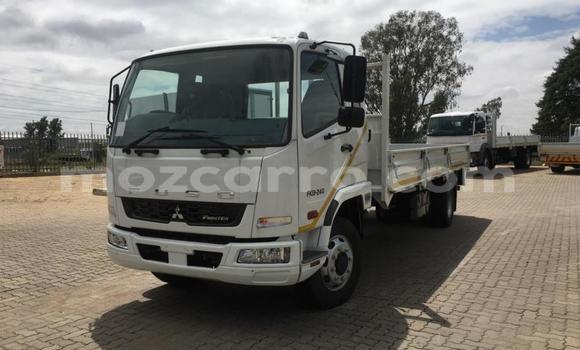 Comprar Usado Isuzu FTR 850 Branco Caminhão em Maputo em Maputo Comprar Usado Isuzu FTR 850 Branco Caminhão em Maputo em Maputo