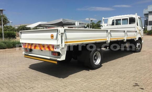 Comprar Usado Isuzu FTR 850 Branco Caminhão em Maputo em Maputo Comprar Usado Isuzu FTR 850 Branco Caminhão em Maputo em Maputo