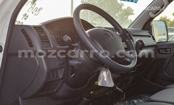 Comprar Importar Toyota Hiace Branco Carro em Import - Dubai em Cabo Delgado Comprar Importar Toyota Hiace Branco Carro em Import - Dubai em Cabo Delgado