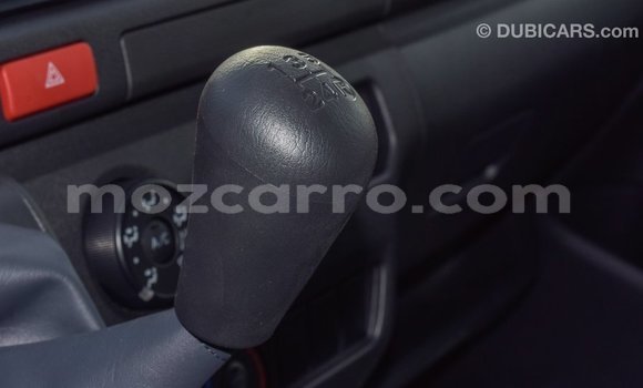 Comprar Importar Toyota Hiace Branco Carro em Import - Dubai em Cabo Delgado Comprar Importar Toyota Hiace Branco Carro em Import - Dubai em Cabo Delgado
