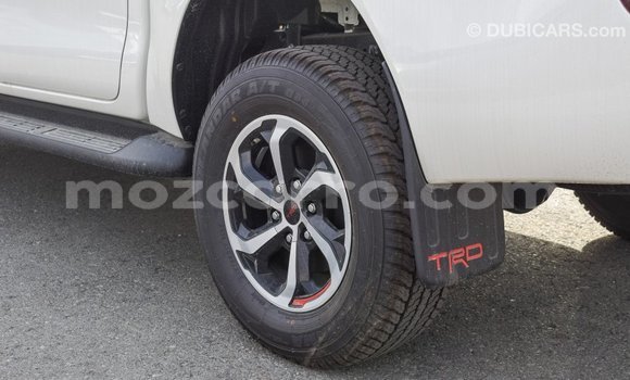 Comprar Importar Toyota Hilux Branco Carro em Import - Dubai em Cabo Delgado Comprar Importar Toyota Hilux Branco Carro em Import - Dubai em Cabo Delgado