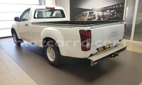 Tenga Tsaru Isuzu KB Chena Mota in Beira in Sofala Tenga Tsaru Isuzu KB Chena Mota in Beira in Sofala