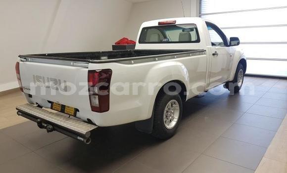 Tenga Tsaru Isuzu KB Chena Mota in Beira in Sofala Tenga Tsaru Isuzu KB Chena Mota in Beira in Sofala