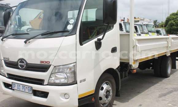 Buy Used Hino 300 Series White Truck in Maputo in Maputo Buy Used Hino 300 Series White Truck in Maputo in Maputo