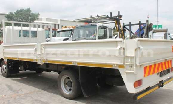Buy Used Hino 300 Series White Truck in Maputo in Maputo Buy Used Hino 300 Series White Truck in Maputo in Maputo
