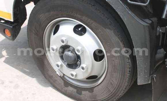 Buy Used Hino 300 Series White Truck in Maputo in Maputo Buy Used Hino 300 Series White Truck in Maputo in Maputo