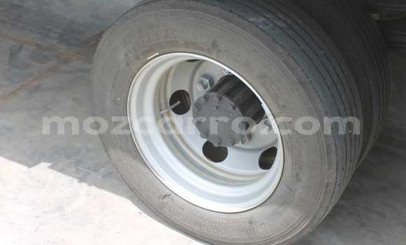 Buy Used Hino 300 Series White Truck in Maputo in Maputo Buy Used Hino 300 Series White Truck in Maputo in Maputo