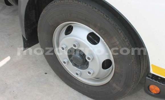 Buy Used Hino 300 Series White Truck in Maputo in Maputo Buy Used Hino 300 Series White Truck in Maputo in Maputo