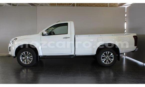 Buy Used Isuzu KB White Car in Gilé in Zambezia Buy Used Isuzu KB White Car in Gilé in Zambezia