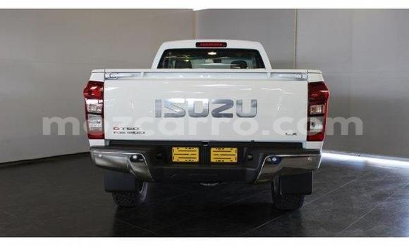 Buy Used Isuzu KB White Car in Gilé in Zambezia Buy Used Isuzu KB White Car in Gilé in Zambezia