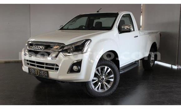 Buy Used Isuzu KB White Car in Gilé in Zambezia Buy Used Isuzu KB White Car in Gilé in Zambezia