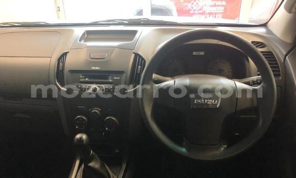 Comprar Usado Isuzu KB Azul Carro em Gilé em Zambezia Comprar Usado Isuzu KB Azul Carro em Gilé em Zambezia