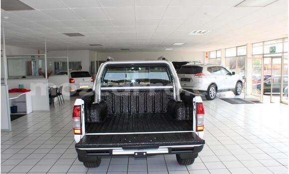 Nunua Ilio tumika Nissan NP 300 Nyeupe Gari ndani ya Gilé nchini Zambezia Nunua Ilio tumika Nissan NP 300 Nyeupe Gari ndani ya Gilé nchini Zambezia