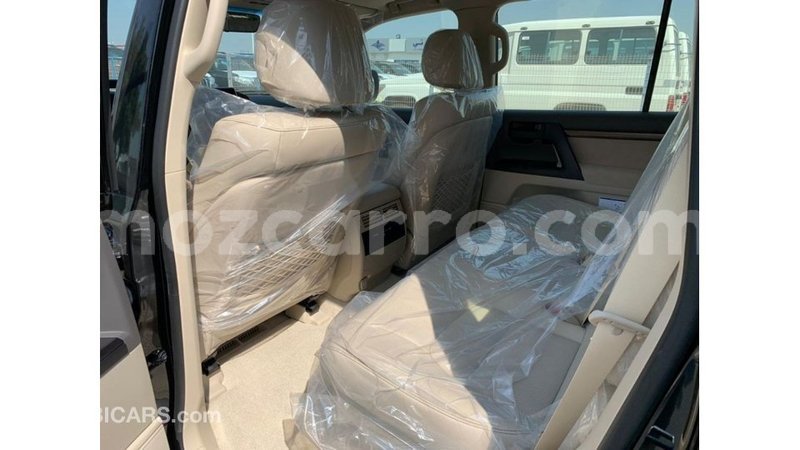 Big with watermark toyota land cruiser cabo delgado import dubai 6779