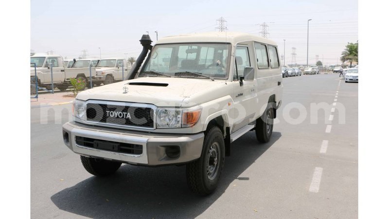 Big with watermark toyota land cruiser cabo delgado import dubai 6817