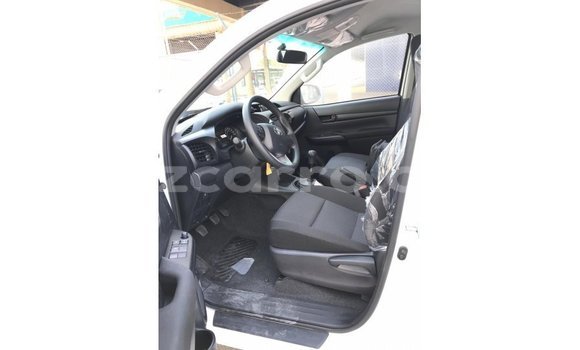 Comprar Importar Toyota Hilux Branco Carro em Import - Dubai em Cabo Delgado Comprar Importar Toyota Hilux Branco Carro em Import - Dubai em Cabo Delgado