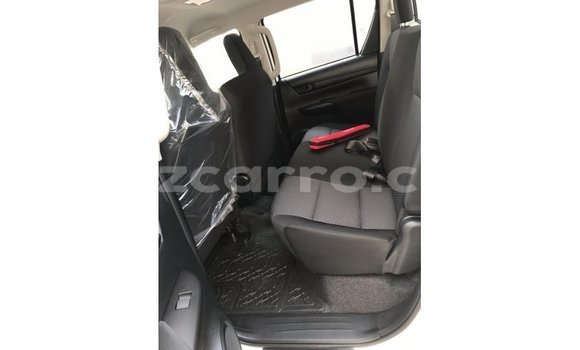 Comprar Importar Toyota Hilux Branco Carro em Import - Dubai em Cabo Delgado Comprar Importar Toyota Hilux Branco Carro em Import - Dubai em Cabo Delgado