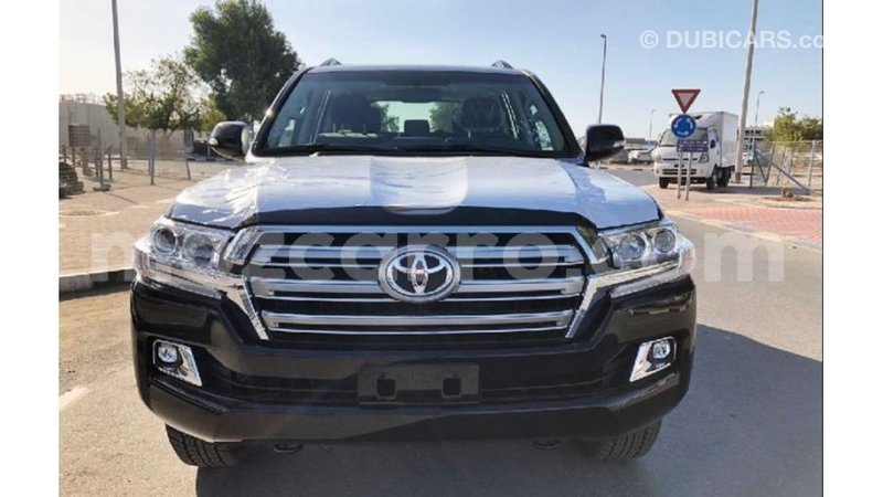 Big with watermark toyota land cruiser cabo delgado import dubai 6825