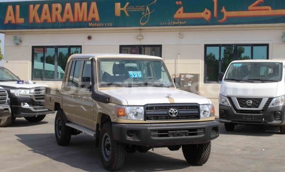 Tenga Imported Toyota Land Cruiser Beige Mota in Import - Dubai in Cabo Delgado Tenga Imported Toyota Land Cruiser Beige Mota in Import - Dubai in Cabo Delgado