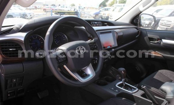 Comprar Importar Toyota Hilux Branco Carro em Import - Dubai em Cabo Delgado Comprar Importar Toyota Hilux Branco Carro em Import - Dubai em Cabo Delgado