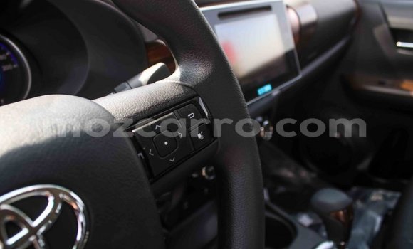 Comprar Importar Toyota Hilux Branco Carro em Import - Dubai em Cabo Delgado Comprar Importar Toyota Hilux Branco Carro em Import - Dubai em Cabo Delgado