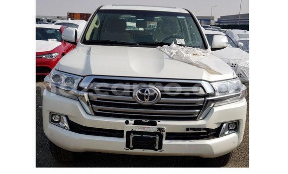 Comprar Importar Toyota Land Cruiser Branco Carro em Import - Dubai em Cabo Delgado Comprar Importar Toyota Land Cruiser Branco Carro em Import - Dubai em Cabo Delgado