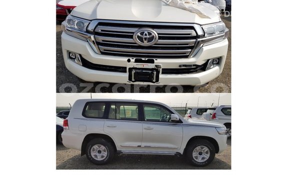 Comprar Importar Toyota Land Cruiser Branco Carro em Import - Dubai em Cabo Delgado Comprar Importar Toyota Land Cruiser Branco Carro em Import - Dubai em Cabo Delgado