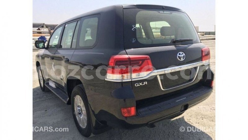 Big with watermark toyota land cruiser cabo delgado import dubai 6844