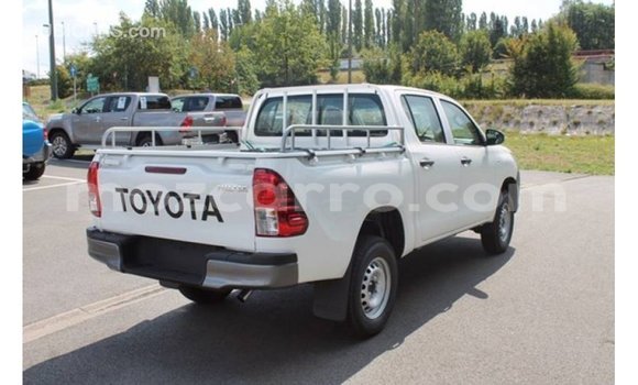 Comprar Importar Toyota Hilux Branco Carro em Import - Dubai em Cabo Delgado Comprar Importar Toyota Hilux Branco Carro em Import - Dubai em Cabo Delgado