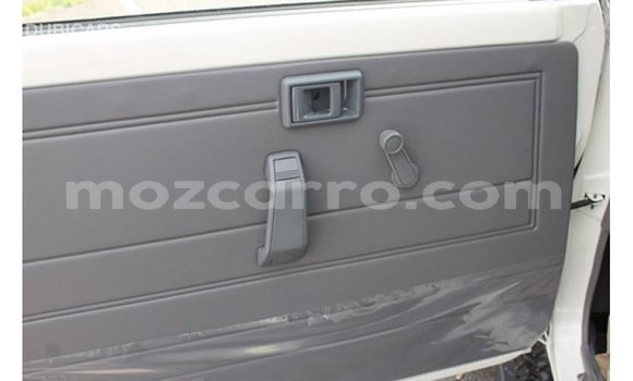 Comprar Importar Toyota Land Cruiser Branco Carro em Import - Dubai em Cabo Delgado Comprar Importar Toyota Land Cruiser Branco Carro em Import - Dubai em Cabo Delgado