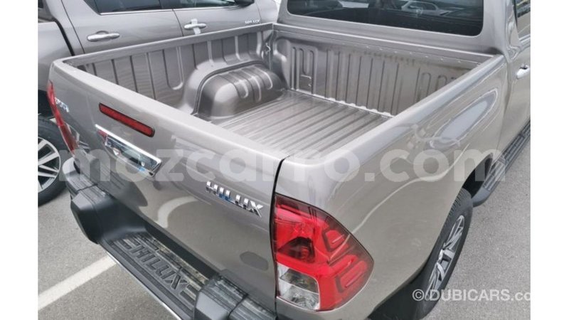 Big with watermark toyota hilux cabo delgado import dubai 6885