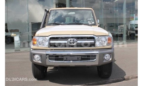 Comprar Importar Toyota Land Cruiser Bege Carro em Import - Dubai em Cabo Delgado Comprar Importar Toyota Land Cruiser Bege Carro em Import - Dubai em Cabo Delgado