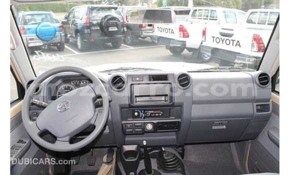 Comprar Importar Toyota Land Cruiser Bege Carro em Import - Dubai em Cabo Delgado Comprar Importar Toyota Land Cruiser Bege Carro em Import - Dubai em Cabo Delgado