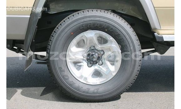 Comprar Importar Toyota Land Cruiser Bege Carro em Import - Dubai em Cabo Delgado Comprar Importar Toyota Land Cruiser Bege Carro em Import - Dubai em Cabo Delgado